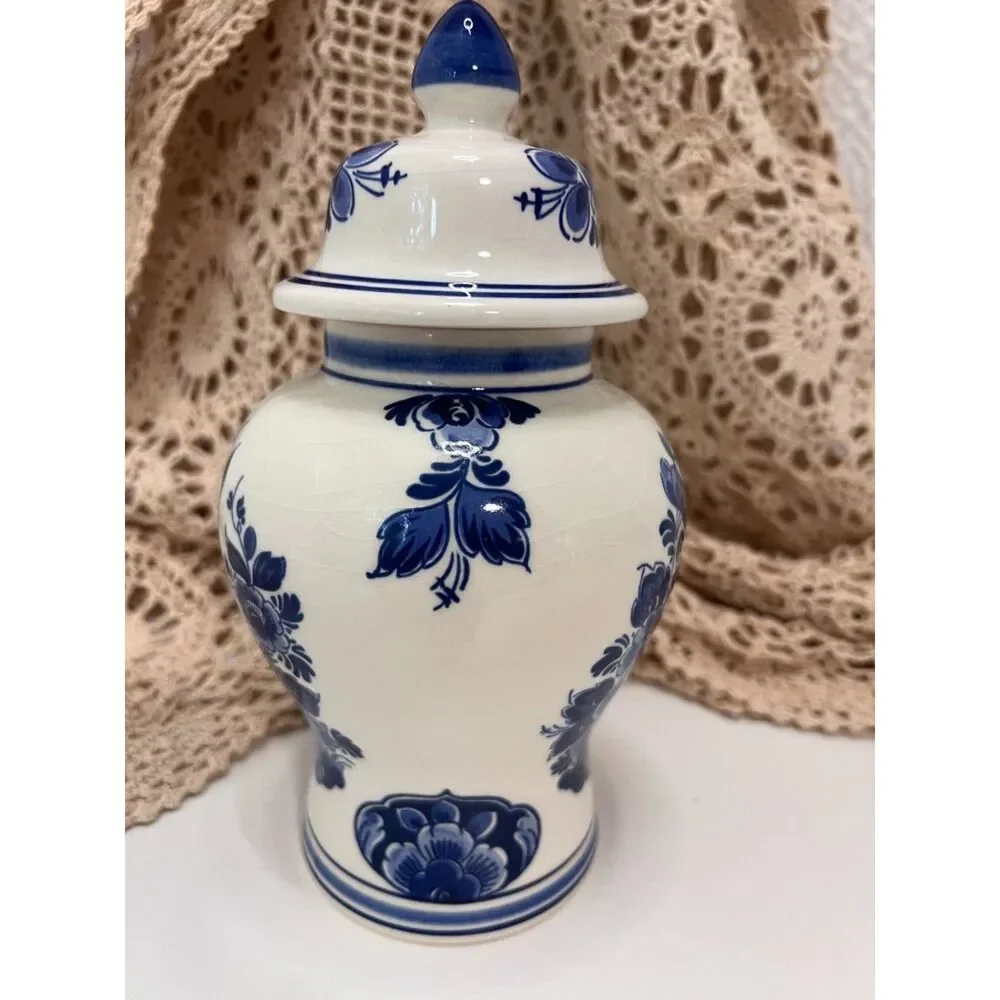 Vintage Delft Blue Handwerk flora keramiek #430 covered ginger jar from Woldring